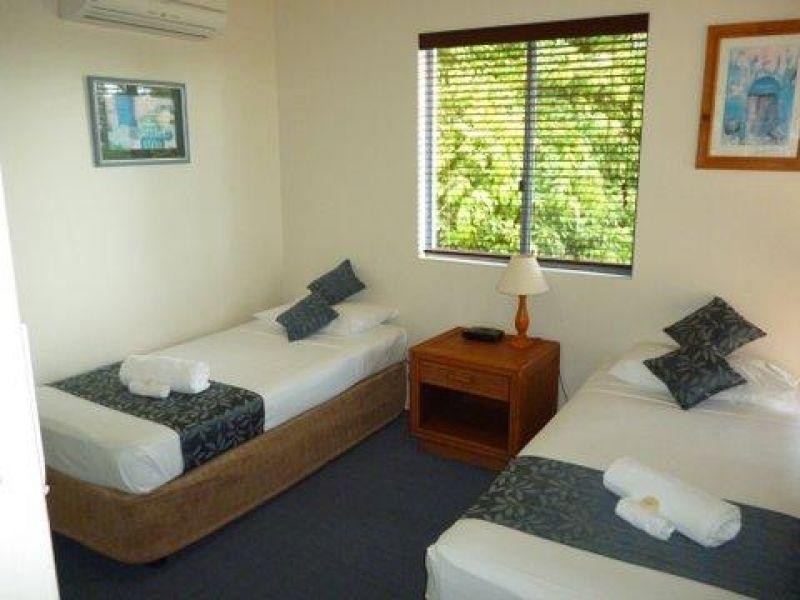 2/2 Nara Avenue, Airlie Beach QLD 4802