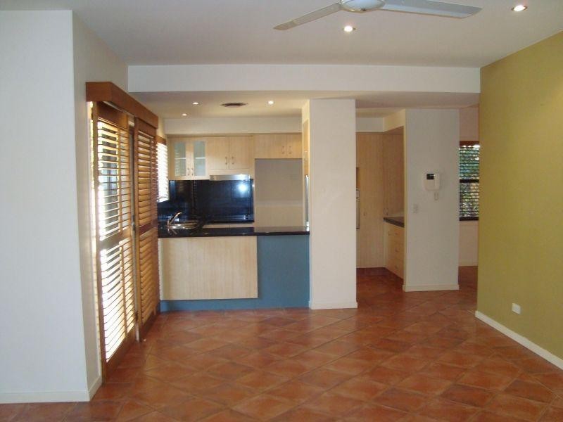 24 Slatyer Avenue, Bundall QLD 4217
