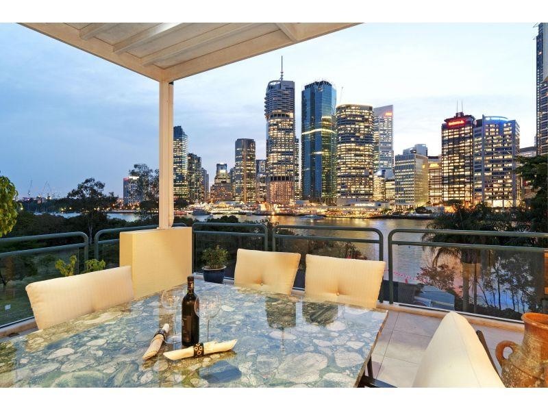98 Holman Street, Kangaroo Point QLD 4169