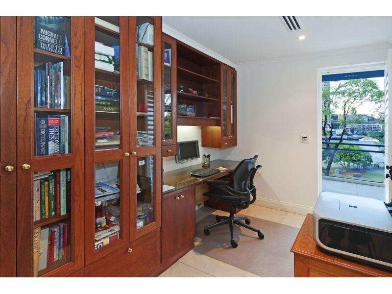 98 Holman Street, Kangaroo Point QLD 4169