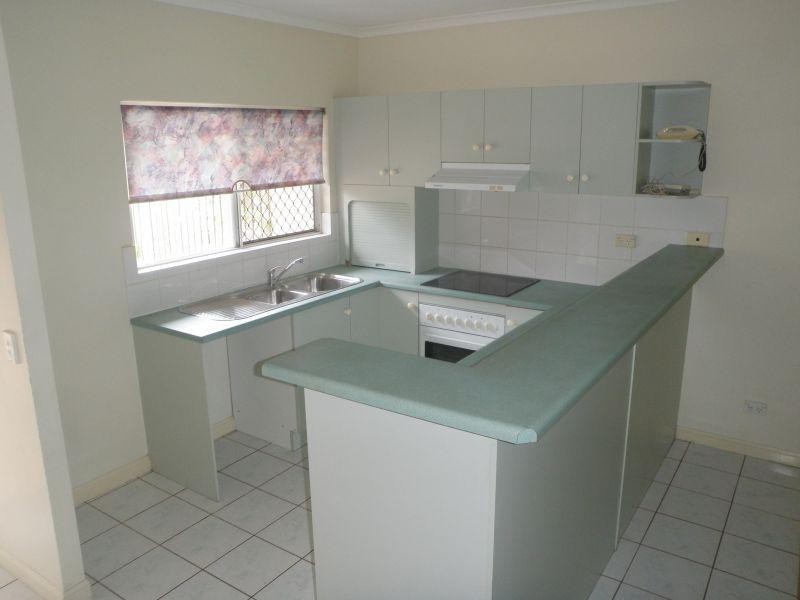 Unit 2/5-15 McGregor Street, Mooroobool QLD 4870