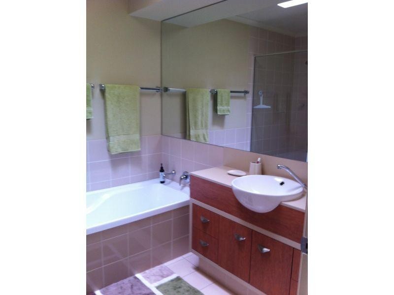 136 Palm Meadows Drive, Carrara QLD 4211