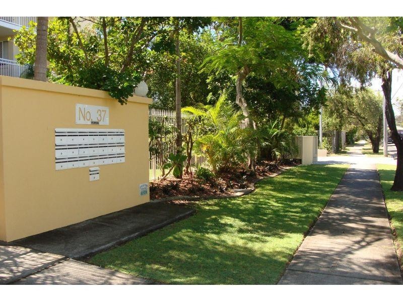 37 Mawarra Street, Chevron Island QLD 4217