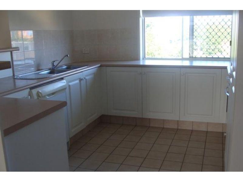 37 Mawarra Street, Chevron Island QLD 4217