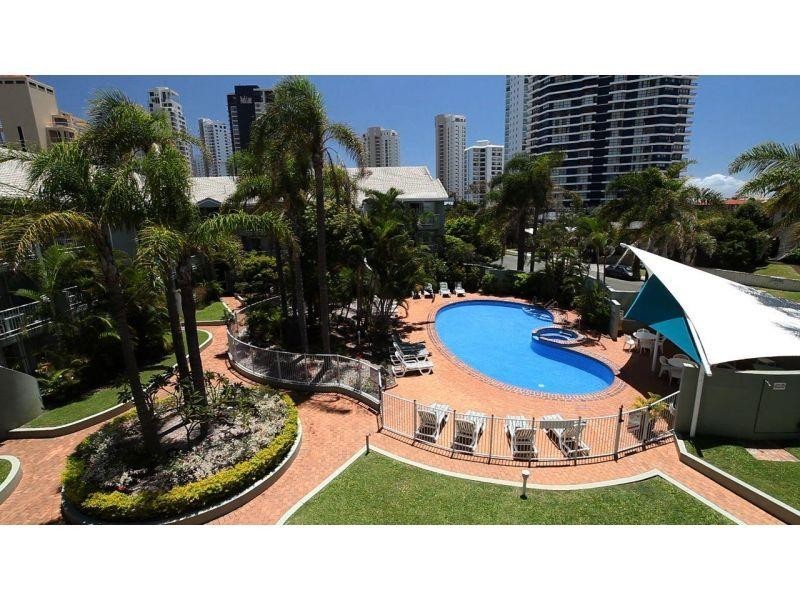 11 Breaker Street, Main Beach QLD 4217