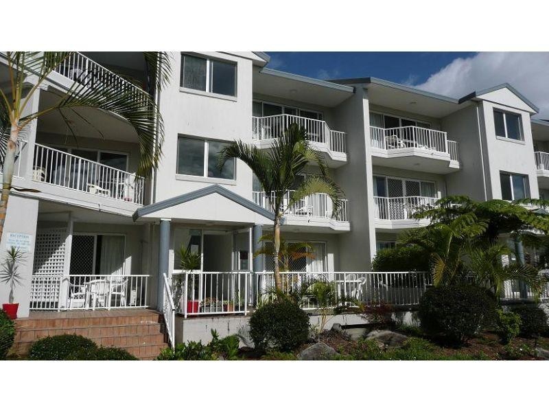 6 Back Street, Biggera Waters QLD 4216