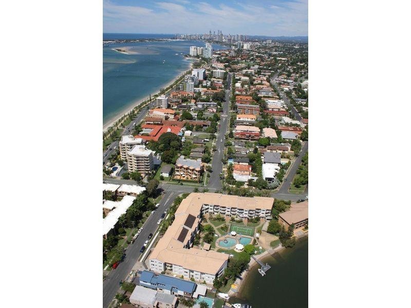 6 Back Street, Biggera Waters QLD 4216