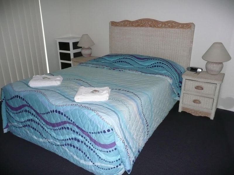 6 Back Street, Biggera Waters QLD 4216
