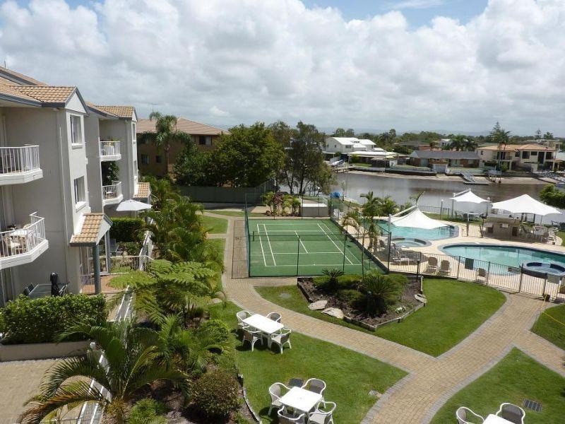 6 Back Street, Biggera Waters QLD 4216