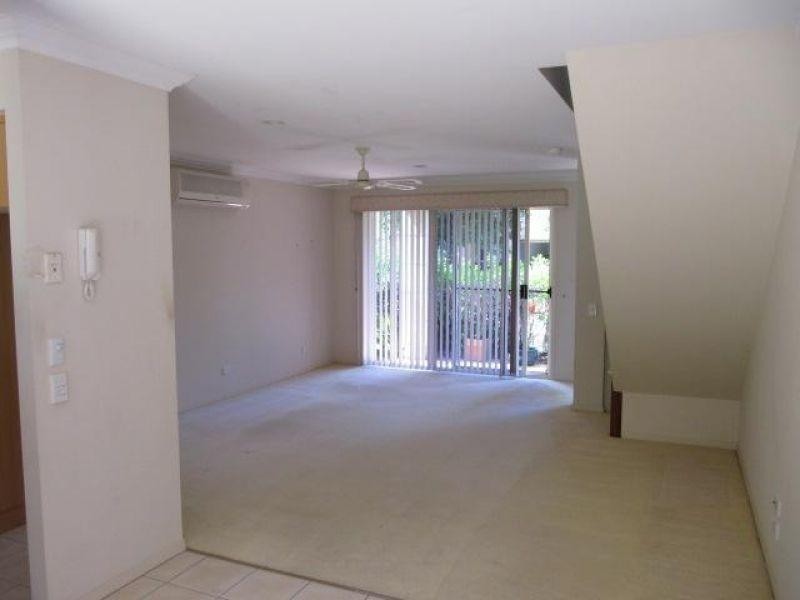 433  Brisbane Road, Arundel QLD 4214