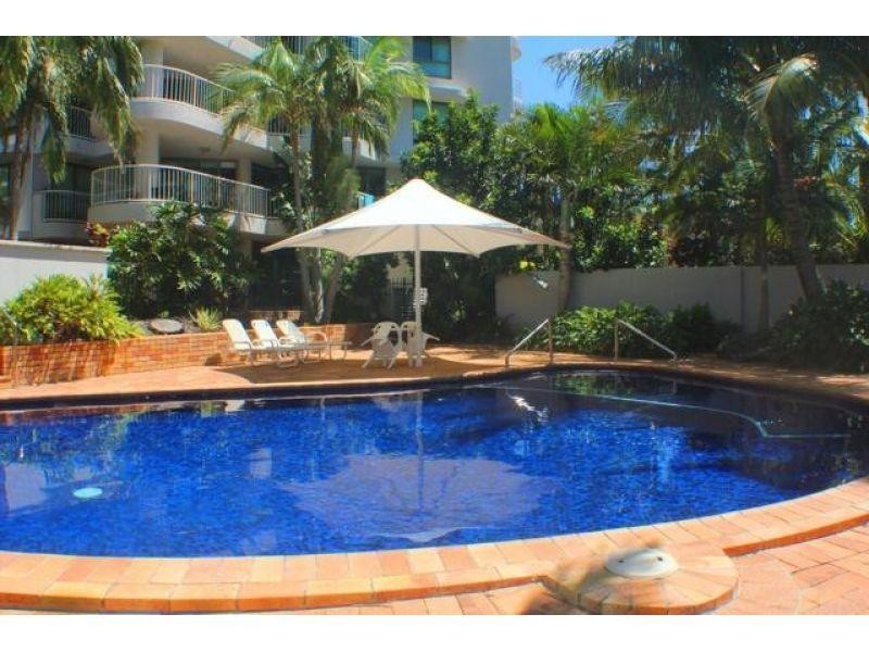 20 Cronin Avenue, Main Beach QLD 4217