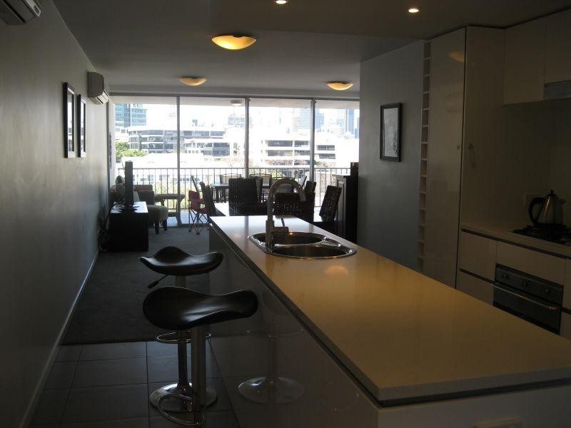 27/15 Walsh Street, Milton QLD 4064