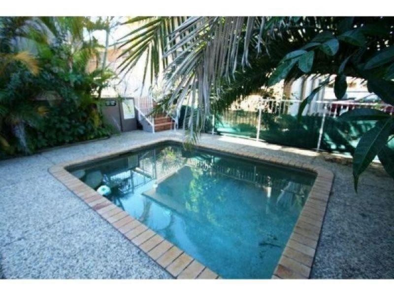 7-9 Illawong Street, Chevron Island QLD 4217