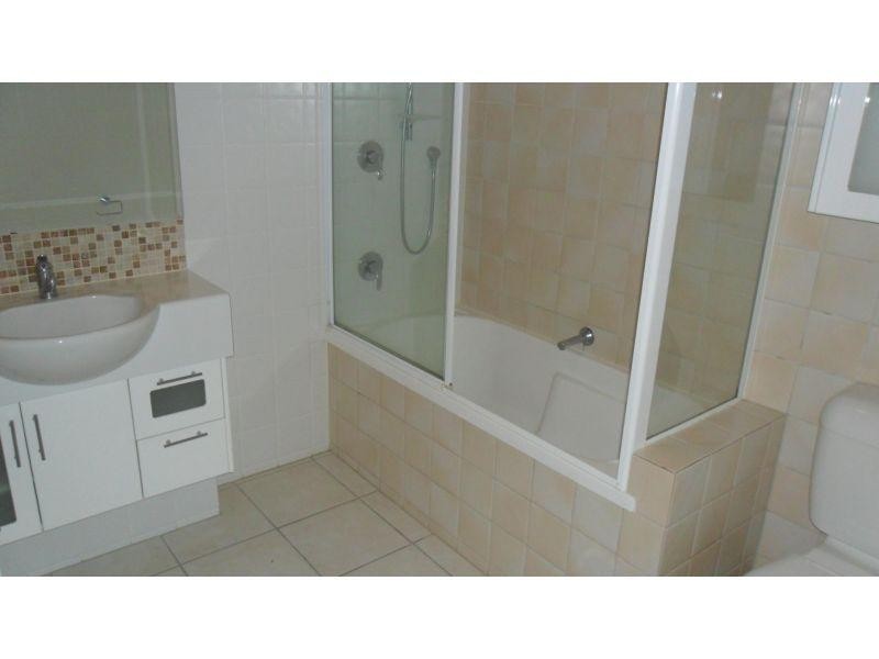 1 The Vistas Drive, Carrara QLD 4211