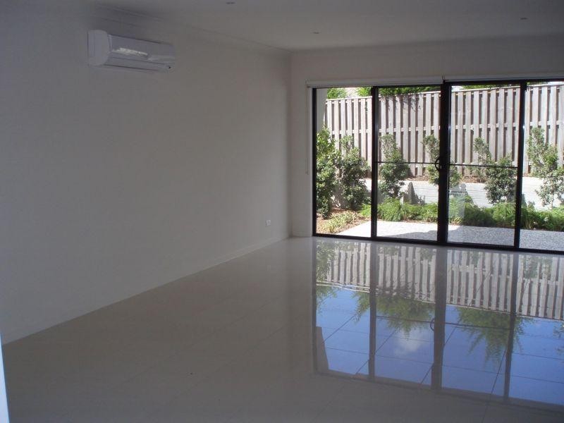 2 Bourton Road, Merrimac QLD 4226