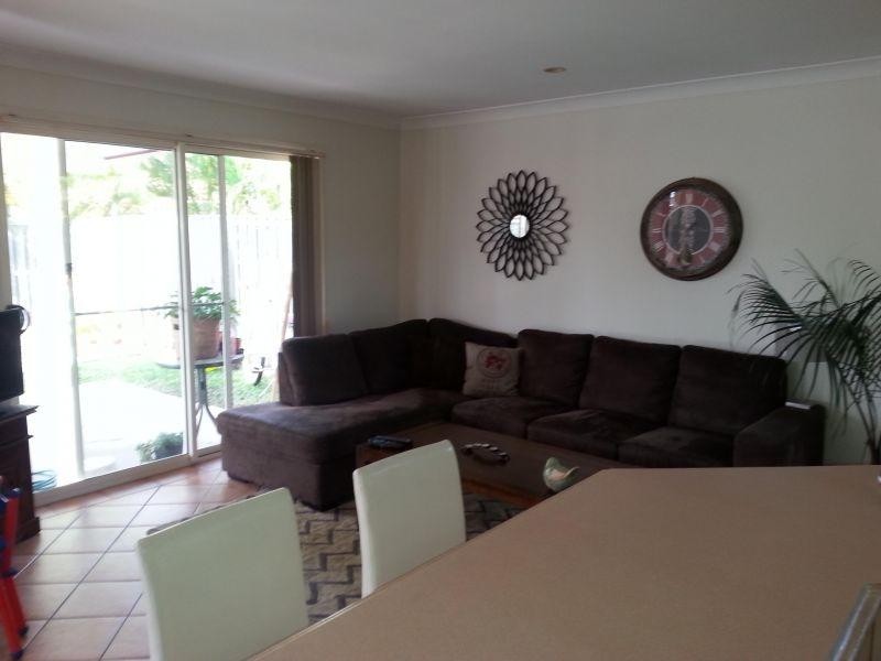 27/2 Concord Circuit, Robina QLD 4226