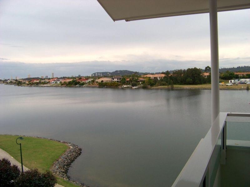 35 35/1 Lakefront Crescent, Varsity Lakes QLD 4227