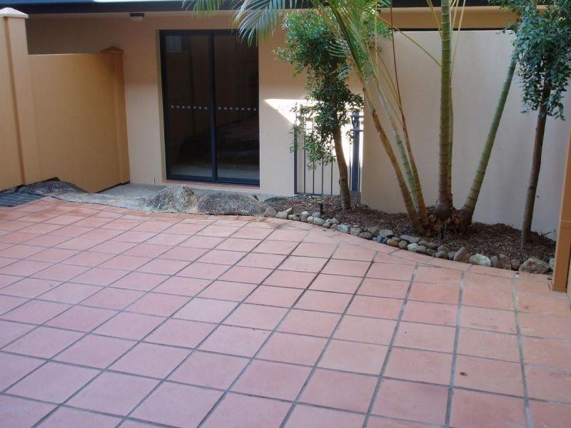 85 Palm Meadows Drive, Carrara QLD 4211