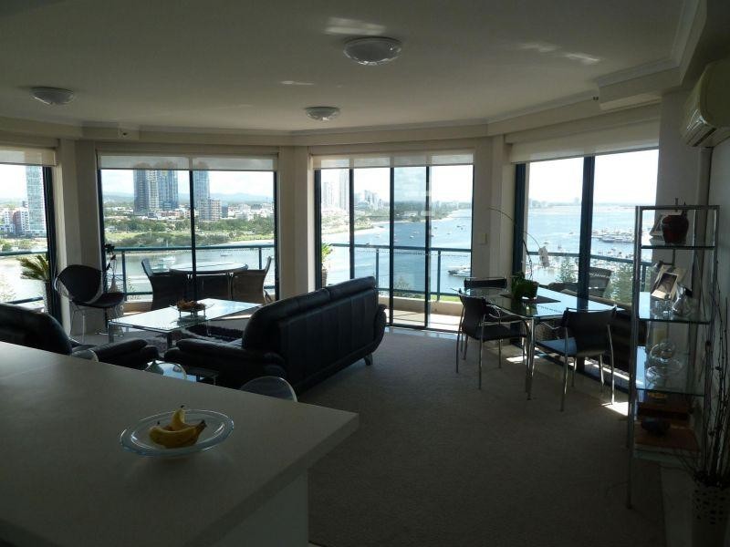 54/22 Montgomery Avenue, Main Beach QLD 4217