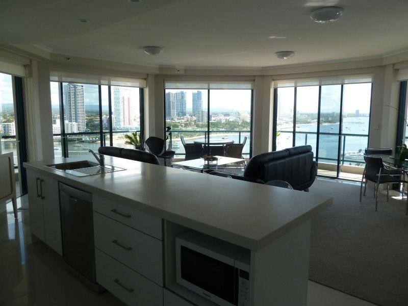 54/22 Montgomery Avenue, Main Beach QLD 4217