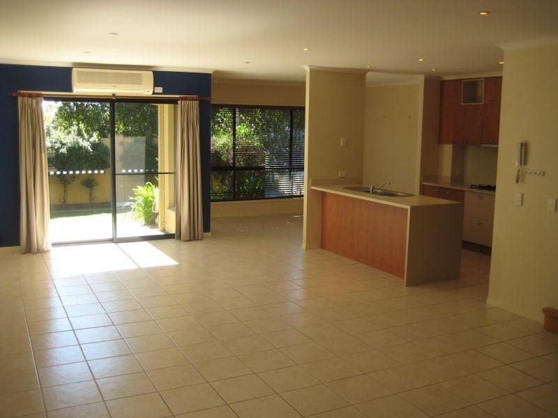 136 Palm Meadows Drive, Carrara QLD 4211