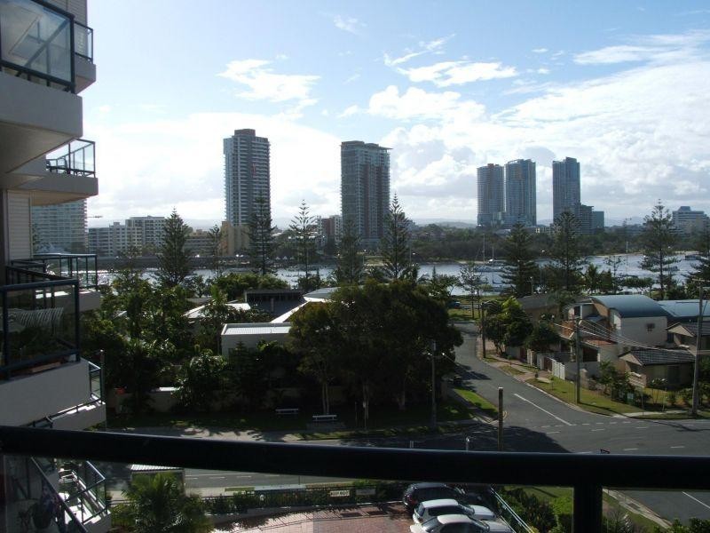 16/22 Montgomery Avenue, Main Beach QLD 4217