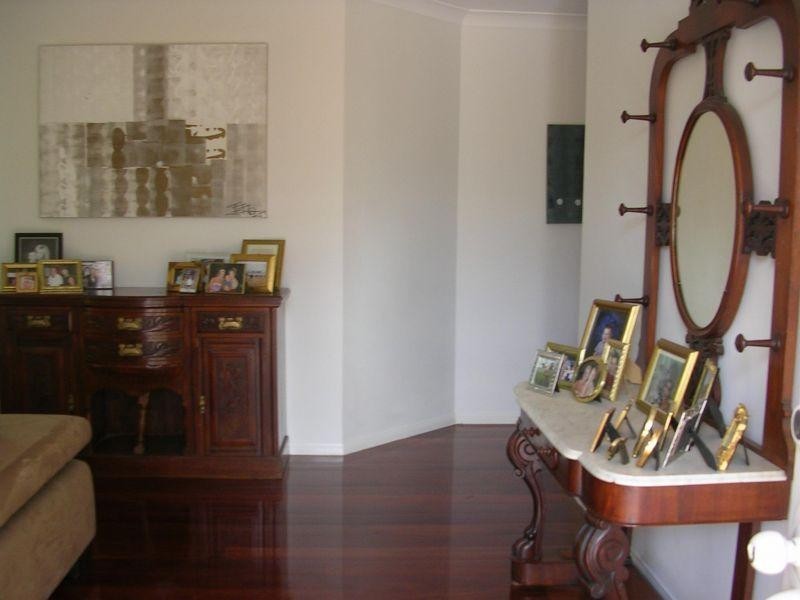 34 Albicore Street, Mermaid Waters QLD 4218