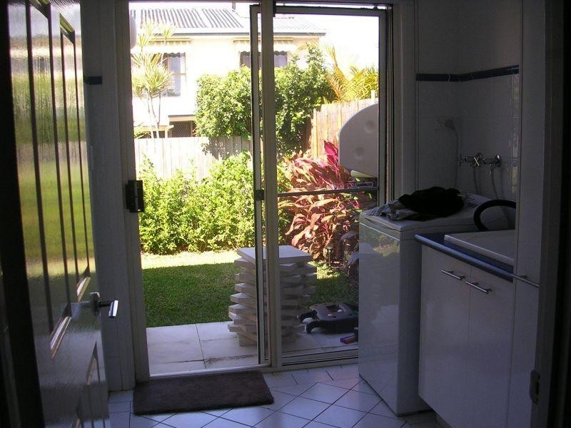 34 Albicore Street, Mermaid Waters QLD 4218