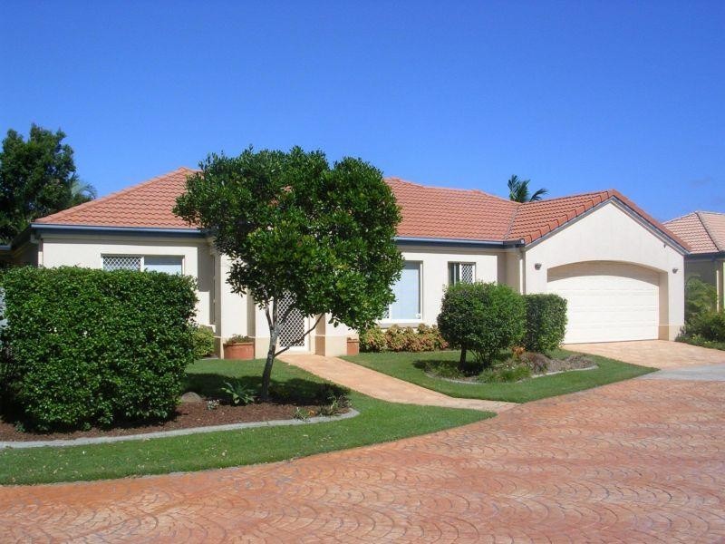 34 Albicore Street, Mermaid Waters QLD 4218