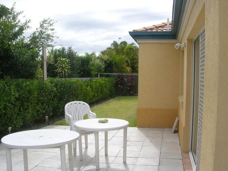 34 Albicore Street, Mermaid Waters QLD 4218