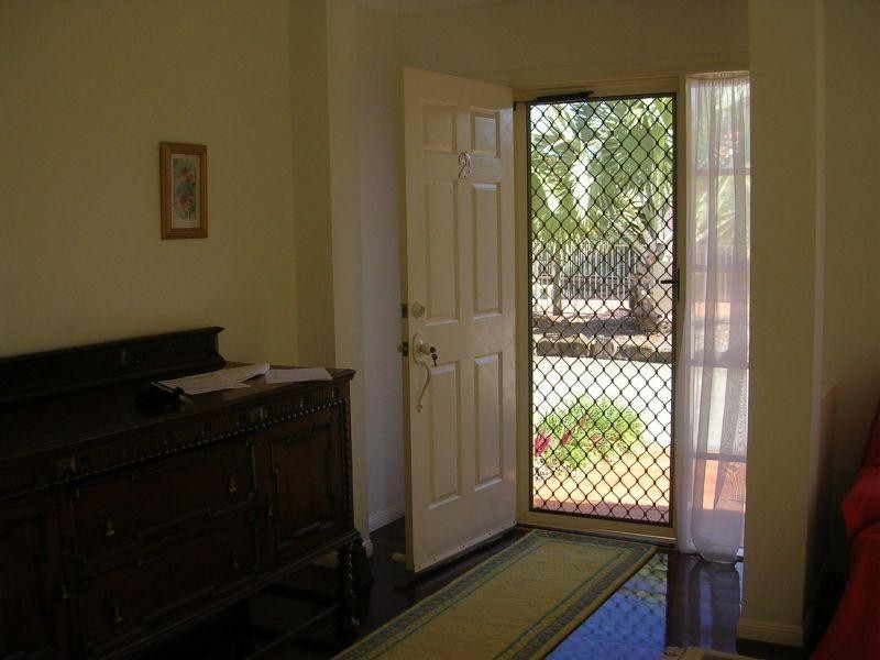 34 Albicore Street, Mermaid Waters QLD 4218