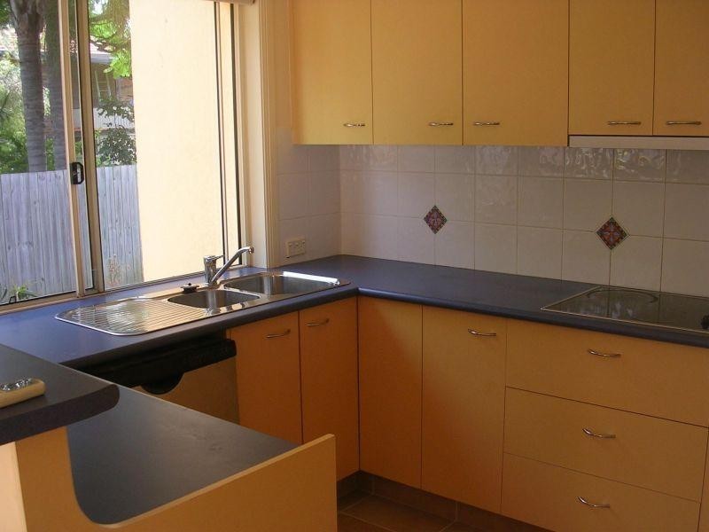 34 Albicore Street, Mermaid Waters QLD 4218