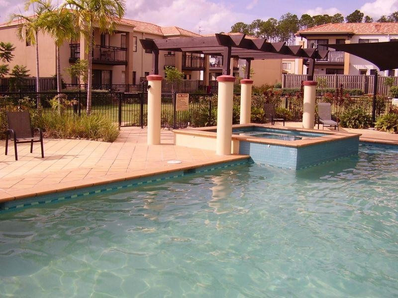 17/302 Christine Avenue, Varsity Lakes QLD 4227