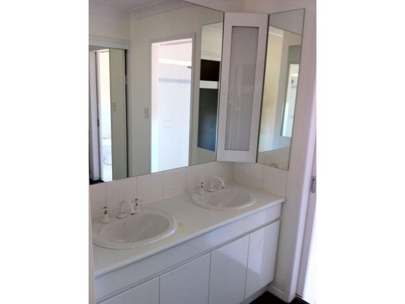 152 Palm Meadows Drive, Carrara QLD 4211