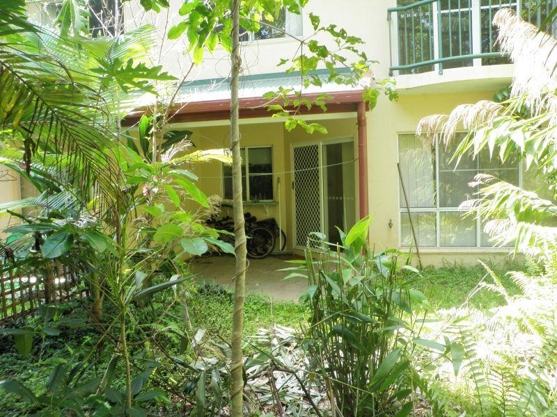 65 McGregor Street, Mooroobool QLD 4870