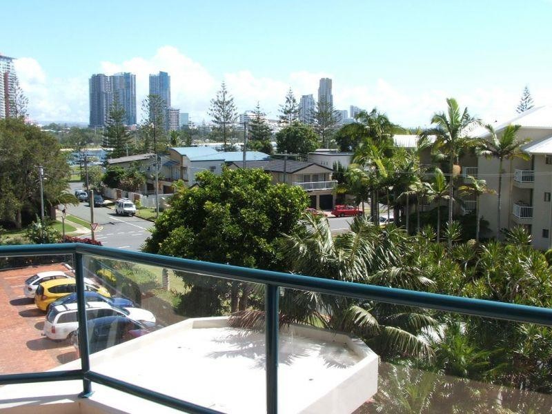 22 Montgomery Avenue, Main Beach QLD 4217
