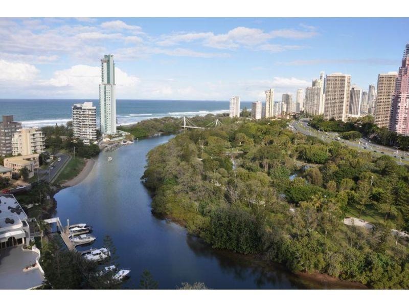 24 Breaker Street, Main Beach QLD 4217