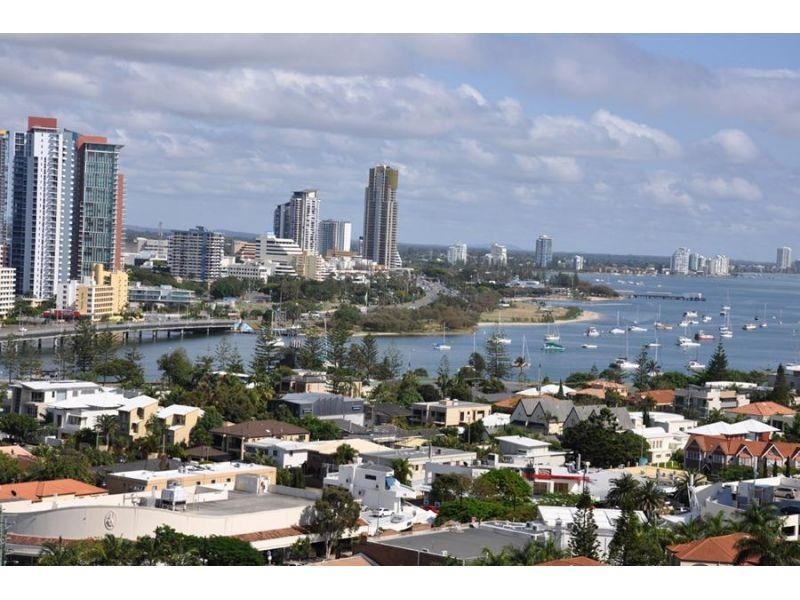 24 Breaker Street, Main Beach QLD 4217