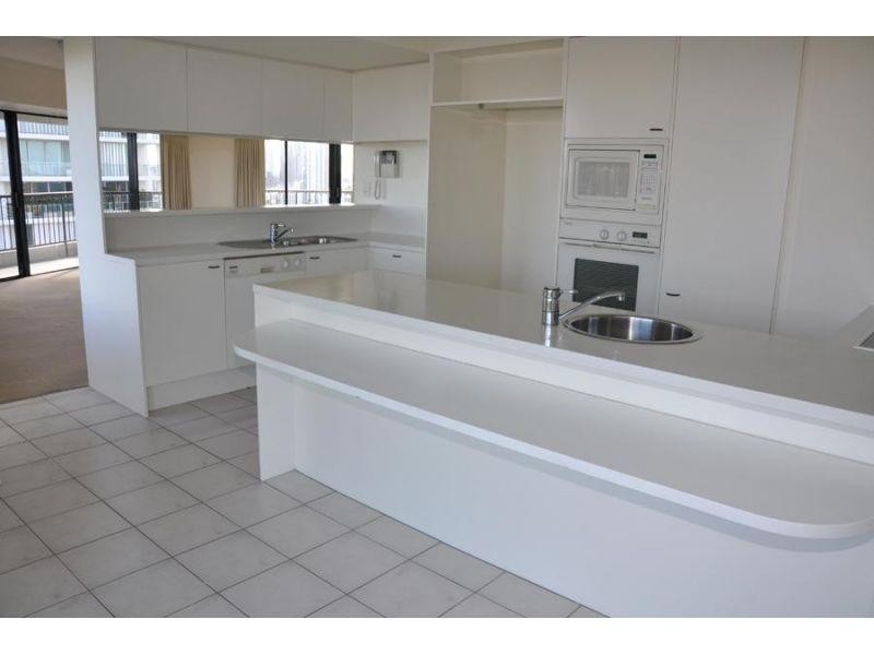24 Breaker Street, Main Beach QLD 4217