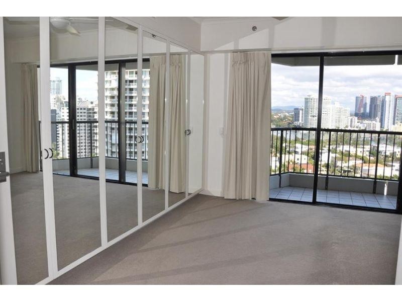 24 Breaker Street, Main Beach QLD 4217
