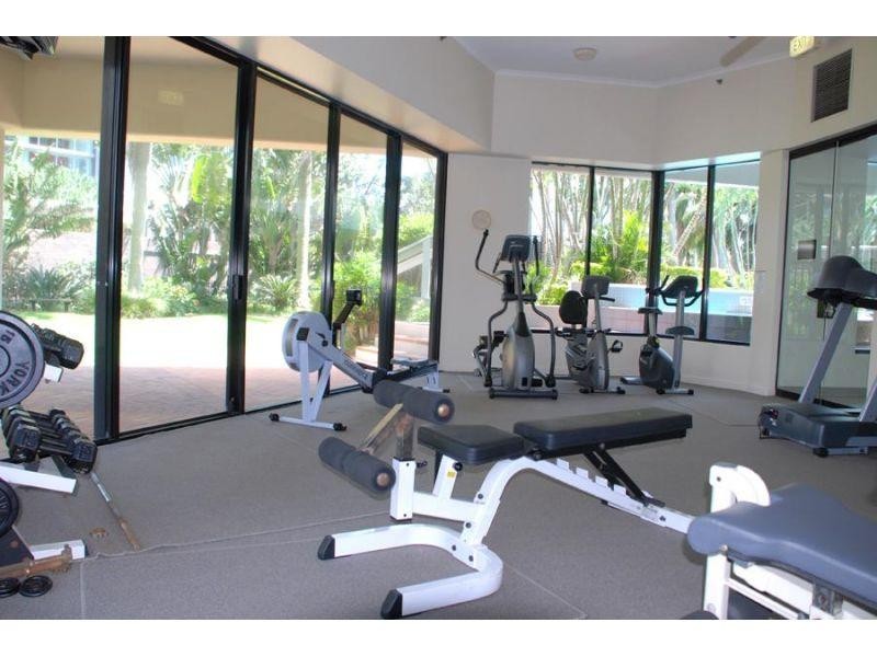 24 Breaker Street, Main Beach QLD 4217