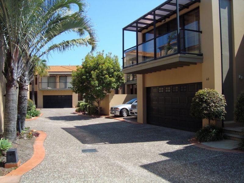 24 Slatyer Avenue, Bundall QLD 4217