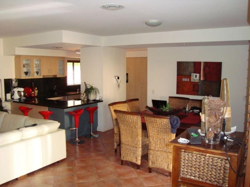 24 Slatyer Avenue, Bundall QLD 4217