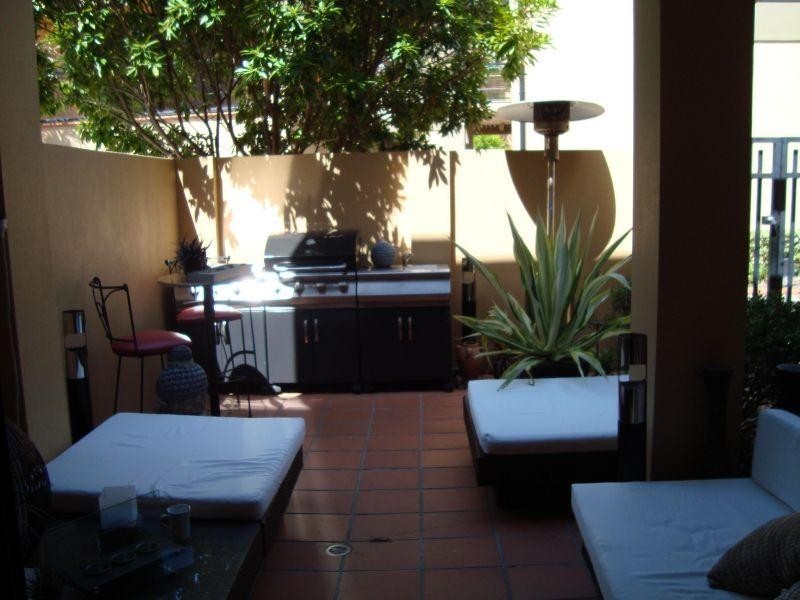 24 Slatyer Avenue, Bundall QLD 4217