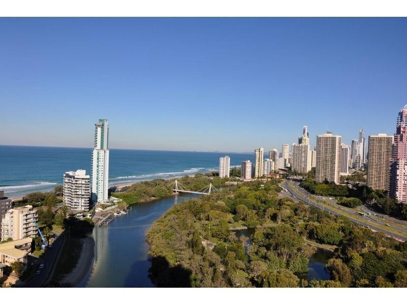 24 Breaker Street, Main Beach QLD 4217