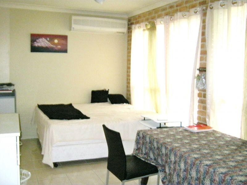 14 Cook Close, Southport QLD 4215