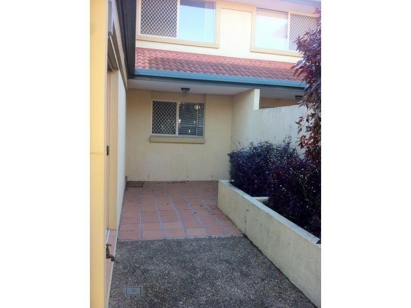 152 Palm Meadows Drive, Carrara QLD 4211