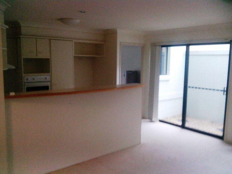 8/2 Langport Parade, Mudgeeraba QLD 4213