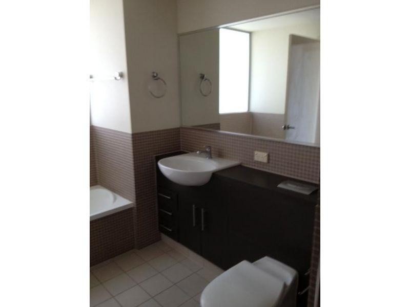 360 Marine Parade, Labrador QLD 4215