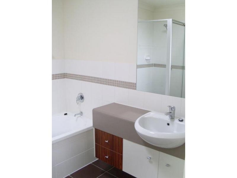 B2/2 Catalina Way, Upper Coomera QLD 4209